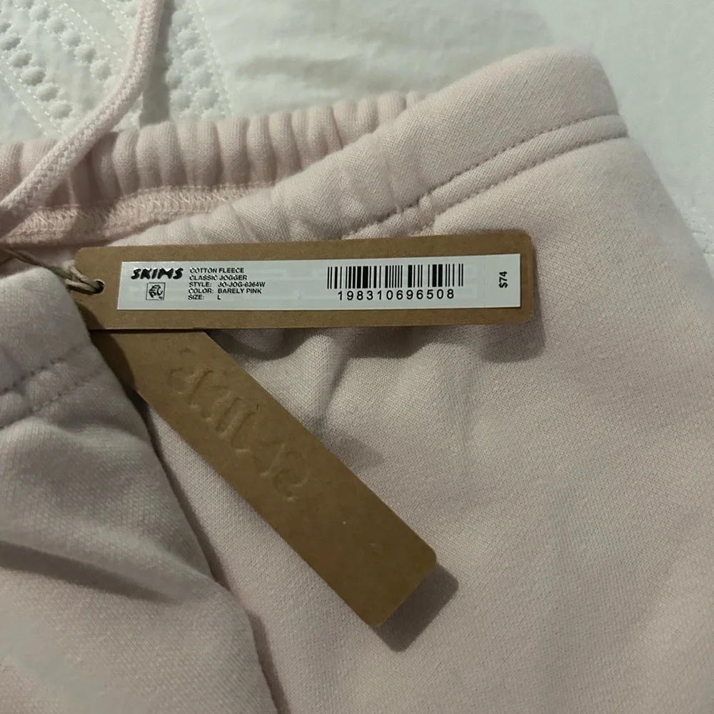 Skims Joggers in Barely Pink color - Picture 2 of 3